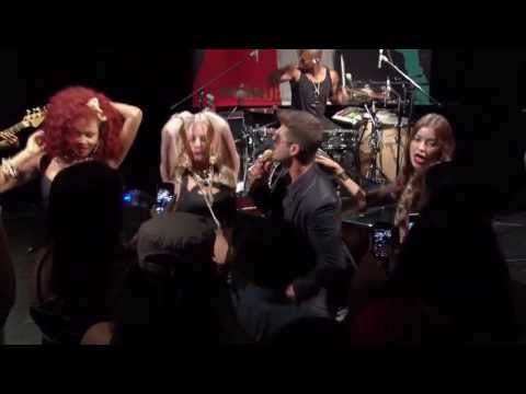 Robin Thicke - &quot;Blurred Lines&quot; featuring Jenna Marbles live from Interscope Introducing