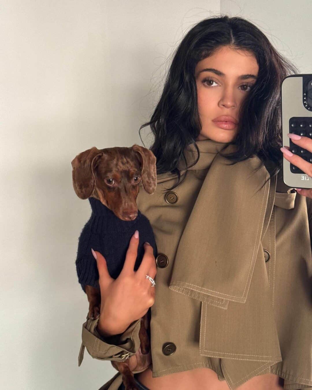 Kylie Jenner : Net Worth, Height, Weight, Age, Affairs, Wiki, Facts and Figures 3 Kylie Jenner - Selfie