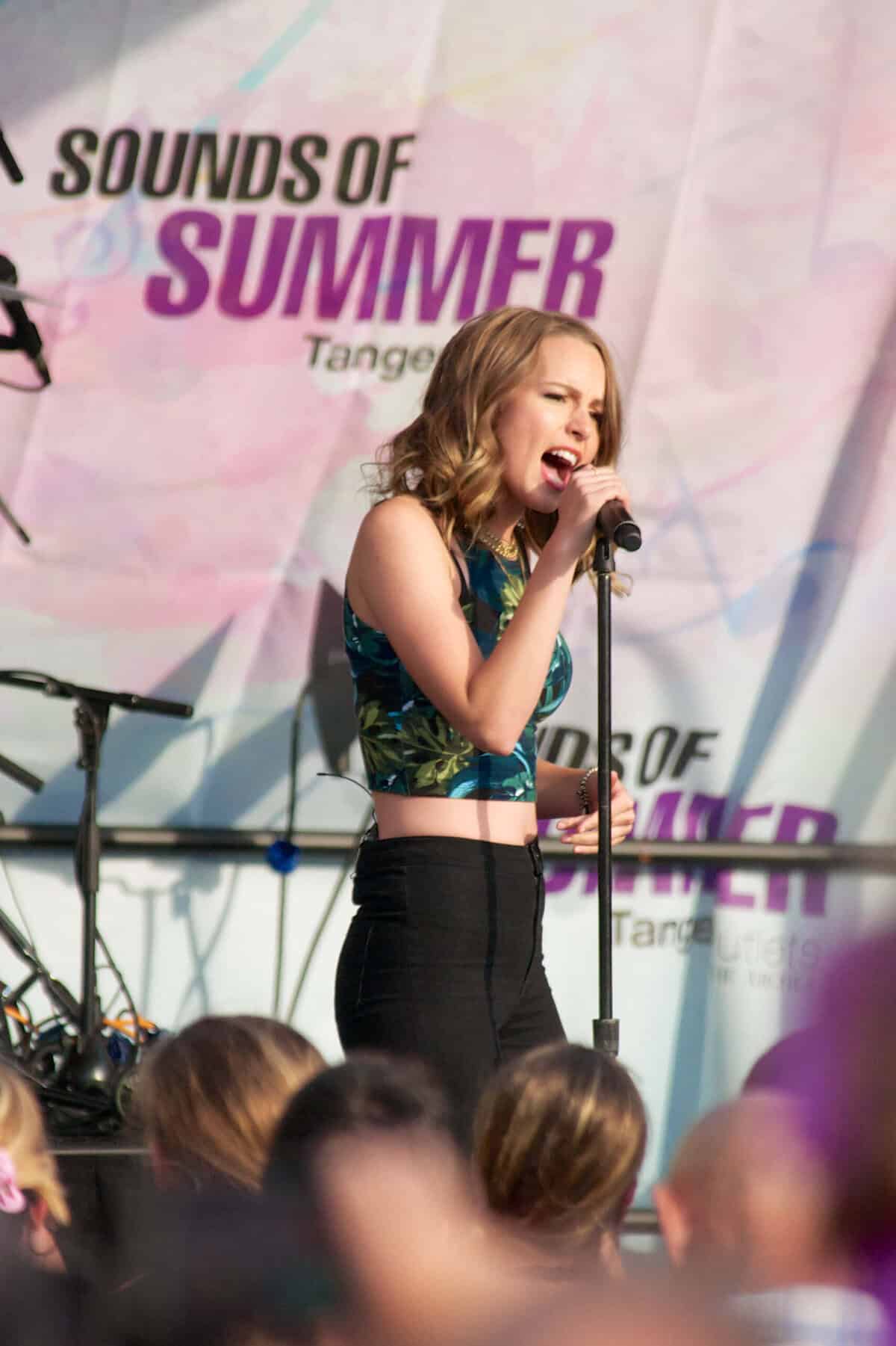 Bridgit Mendler : Net Worth, Height, Weight, Age, Affairs, Wiki, Facts