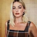 Margot Robbie - Selfie