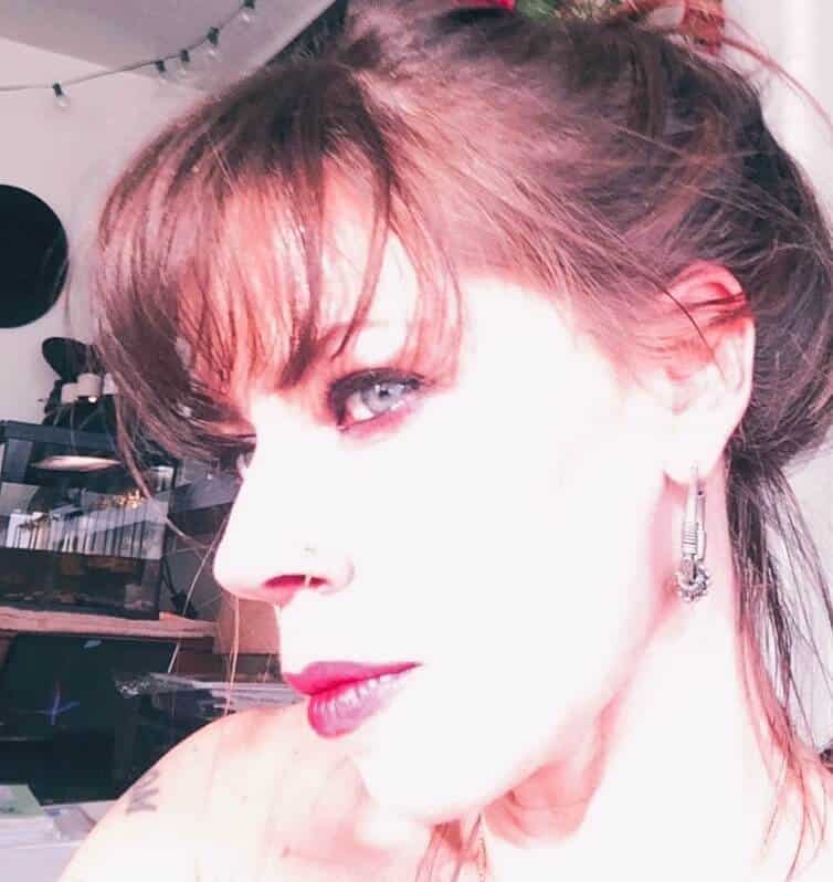 Fairuza Balk - Selfie