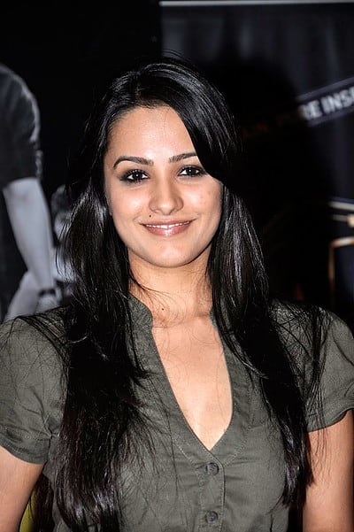 anita-hassanandani-height-weight-age-bra-size-affairs-body-stats-bollywoodfox-2