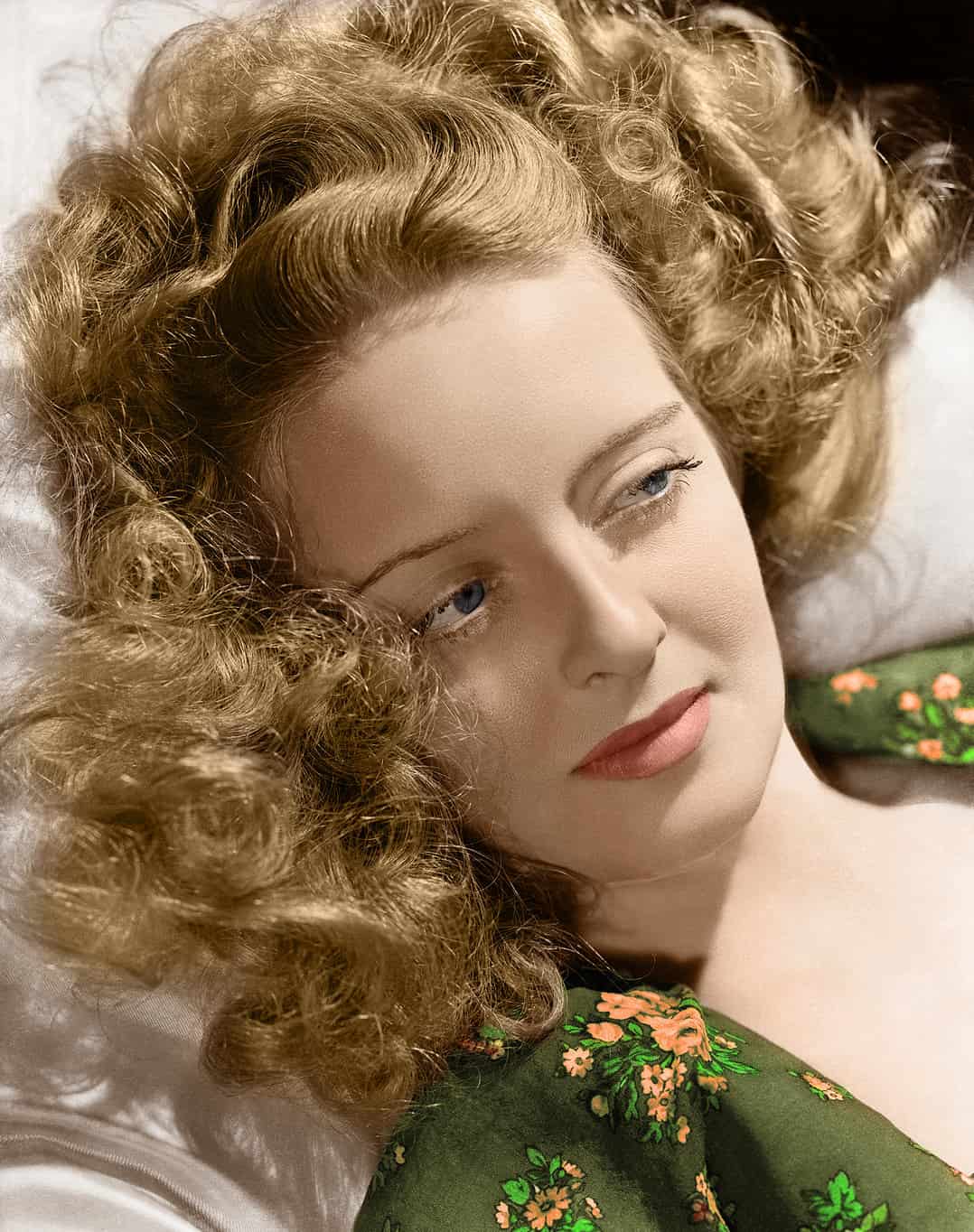 bette-davis-height-weight-age-bra-size-affairs-body-stats-bollywoodfox-2