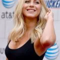 julianne-hough-height-weight-age-body-stats-affairs-girlfriend-details-3