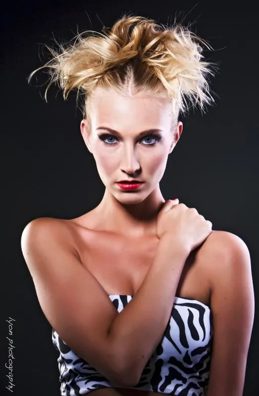 kelly-knox-height-weight-age-bra-size-boy-frineds-affair-body-stats-bollywoodfox-2