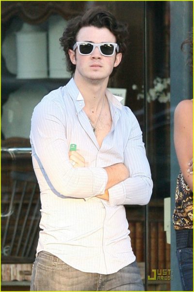 kevin-jonas-height-weight-age-affairs-body-status-bollywoodfox-2