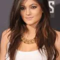 kylie-jenner-height-weight-age-bra-size-affairs-body-stats-bollywoodfox-2