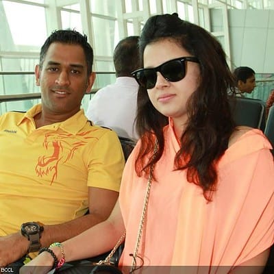 ms-dhoni-height-weight-age-body-stats-affairs-girl-friends-bollywoodfox-2