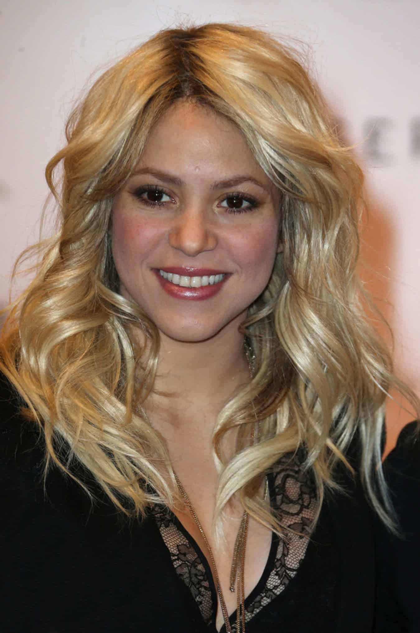 Shakira Height Weight Age Affairs Body Stats