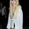 taylor-momsen-height-weight-age-bra-size-affairs-body-statistics-3
