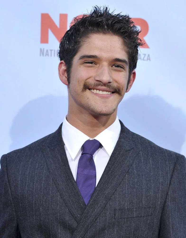 tyler-posey-height-weight-age-body-stats-affairs-girlfriends-3