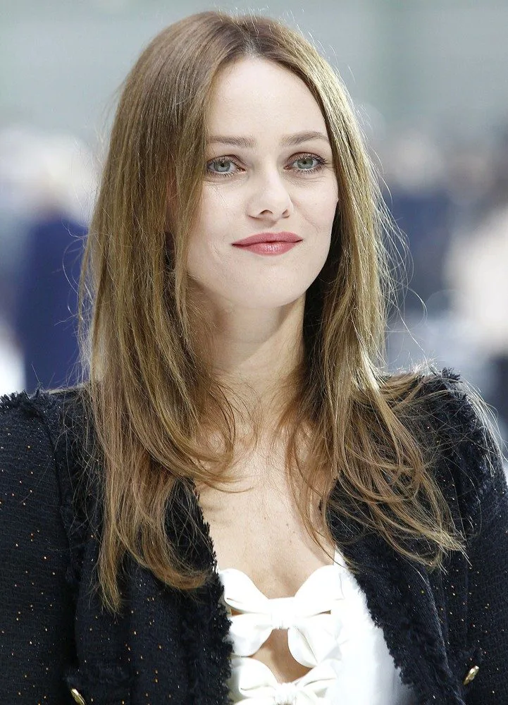 vanessa-paradis-height-weight-age-bra-size-body-stats-affairs-boy-friends-3