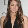 willa-holland-height-weight-age-bra-size-body-measurements-affairs-3