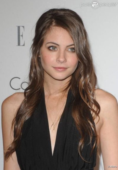 willa-holland-height-weight-age-bra-size-body-measurements-affairs-3