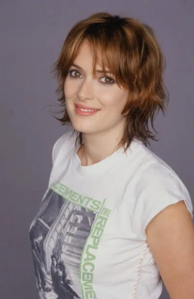 winona-ryder-height-weight-age-bra-size-body-stats-affairs-boy-friends-detail-3