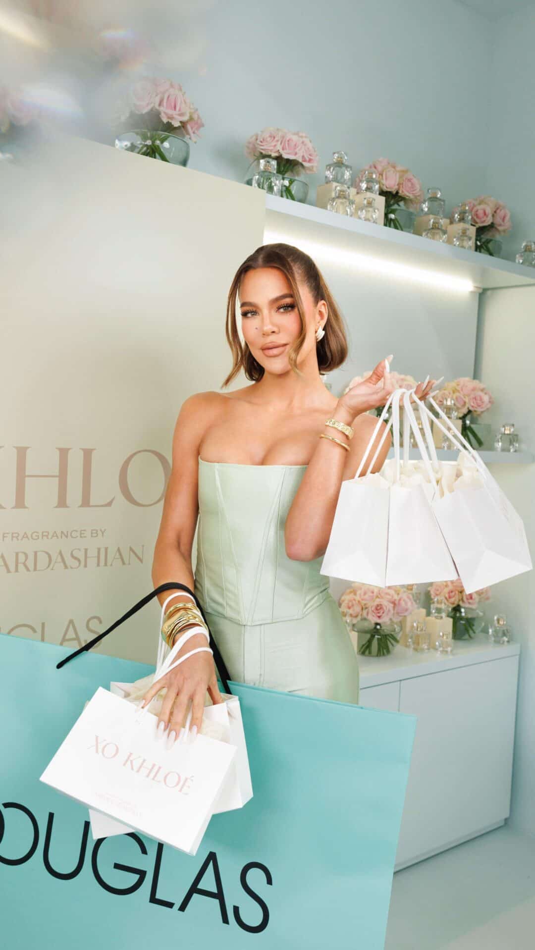 Khloe Kardashian : Net Worth, Height, Weight, Age, Affairs, Wiki, Facts and Figures 2 Khloe Kardashian - Rise To Stardom
