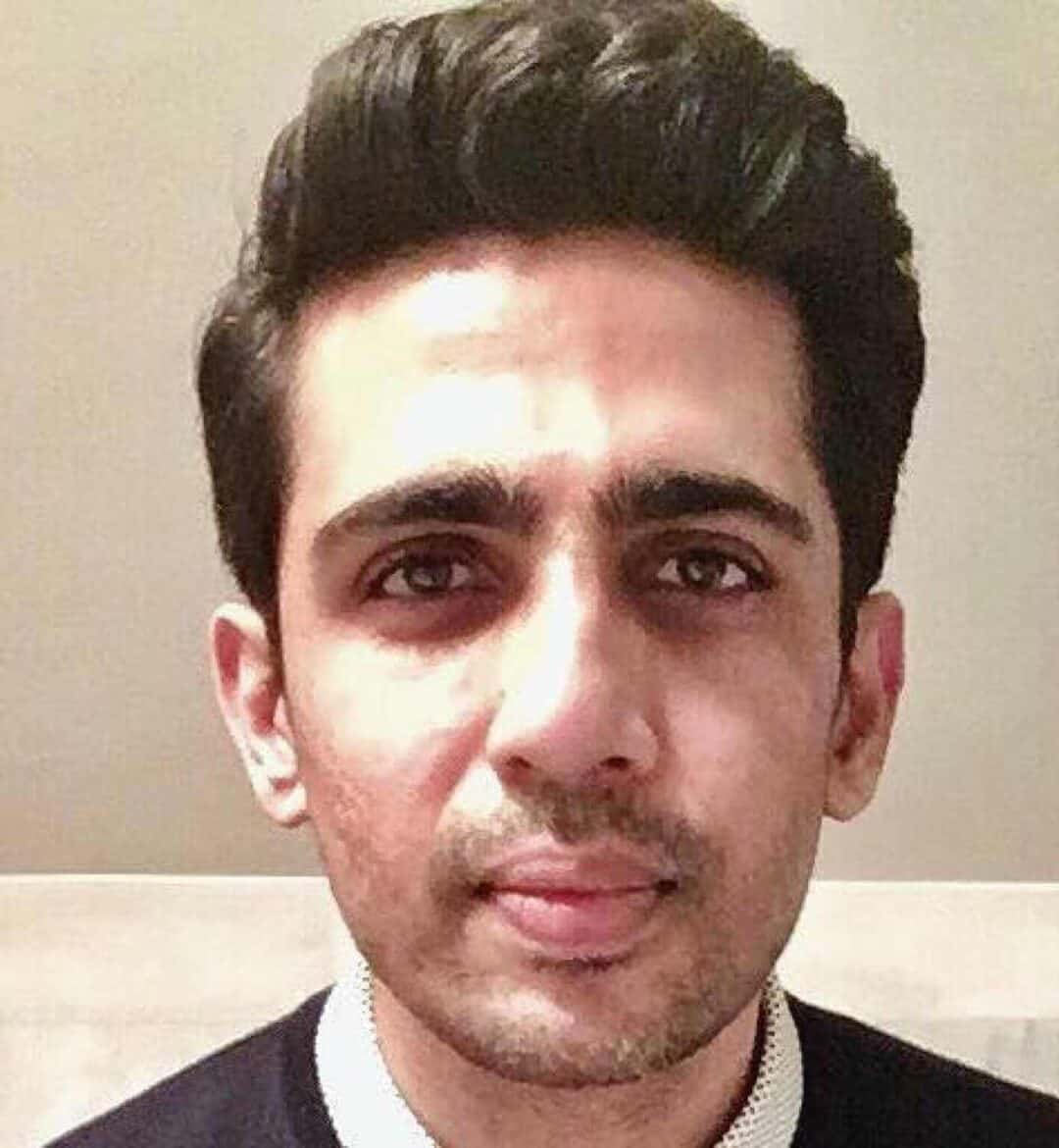 Gulshan Devaiah : Net Worth, Height, Weight, Age, Affairs, Wiki, Facts and Figures 3 Gulshan Devaiah - Selfie