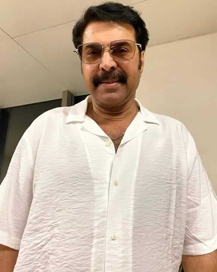Mammootty : Net Worth, Height, Weight, Age, Affairs, Wiki, Facts and Figures 3 Mammootty - Selfie