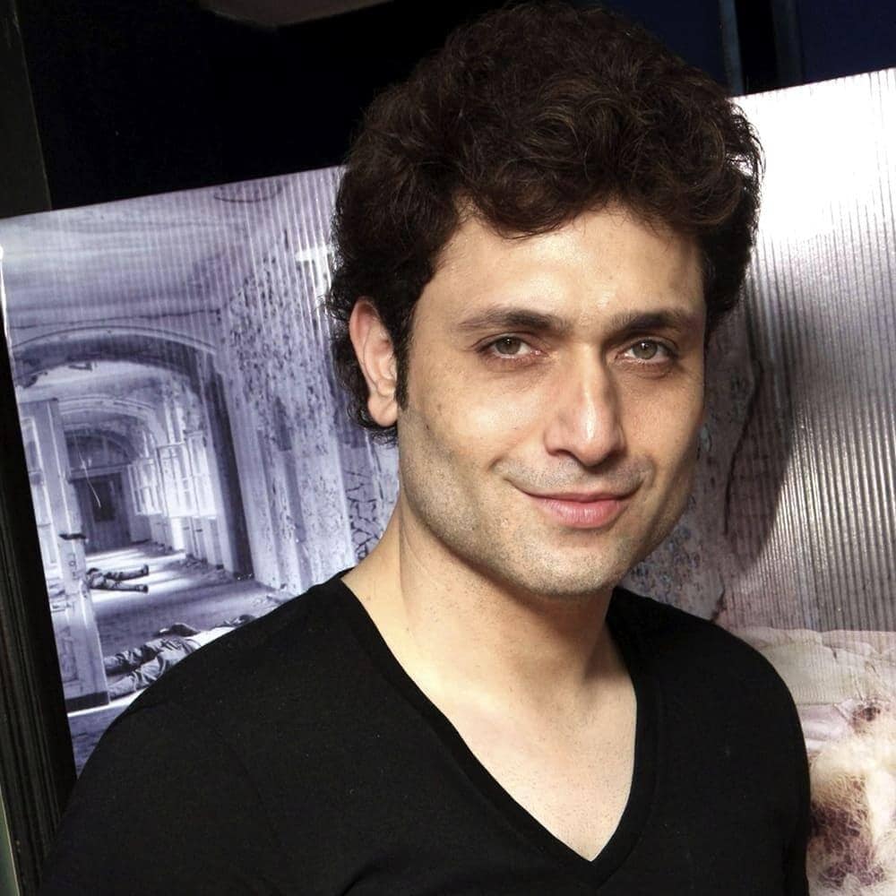 Shiney Ahuja : Net Worth, Height, Weight, Age, Affairs, Wiki, Facts and Figures 3 Shiney Ahuja - Selfie