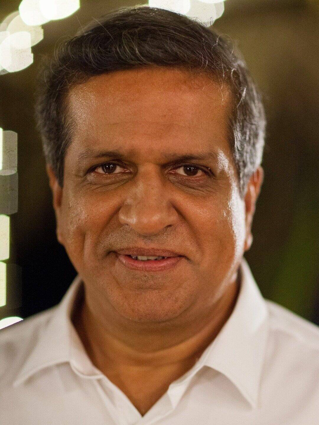 Darshan Jariwala : Net Worth, Height, Weight, Age, Affairs, Wiki, Facts and Figures 3 Darshan Jariwala - Selfie