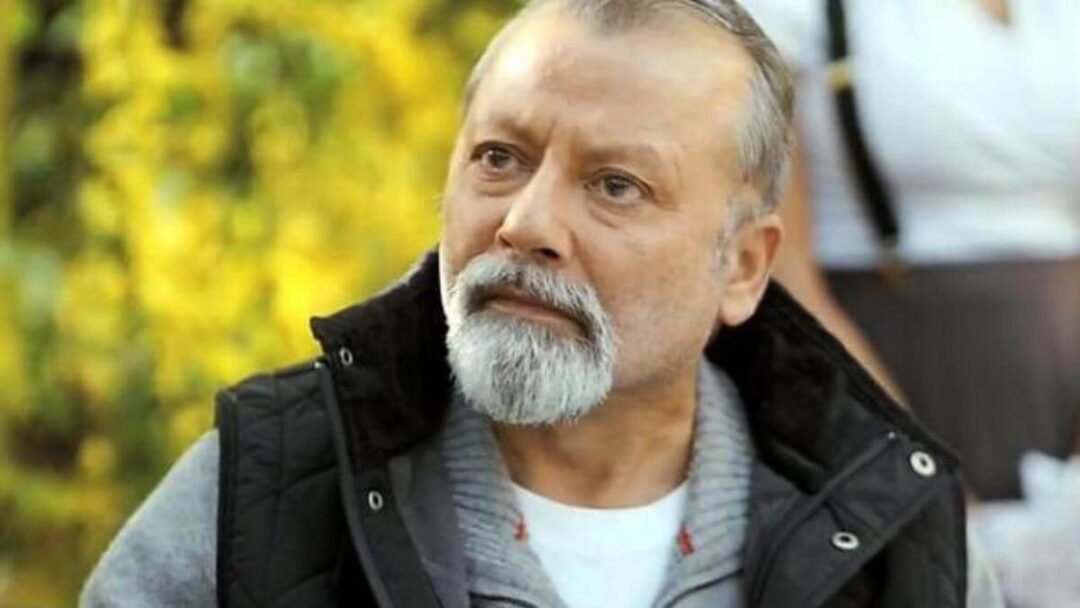 Pankaj Kapoor : Net Worth, Height, Weight, Age, Affairs, Wiki, Facts and Figures 3 Pankaj Kapoor - Selfie