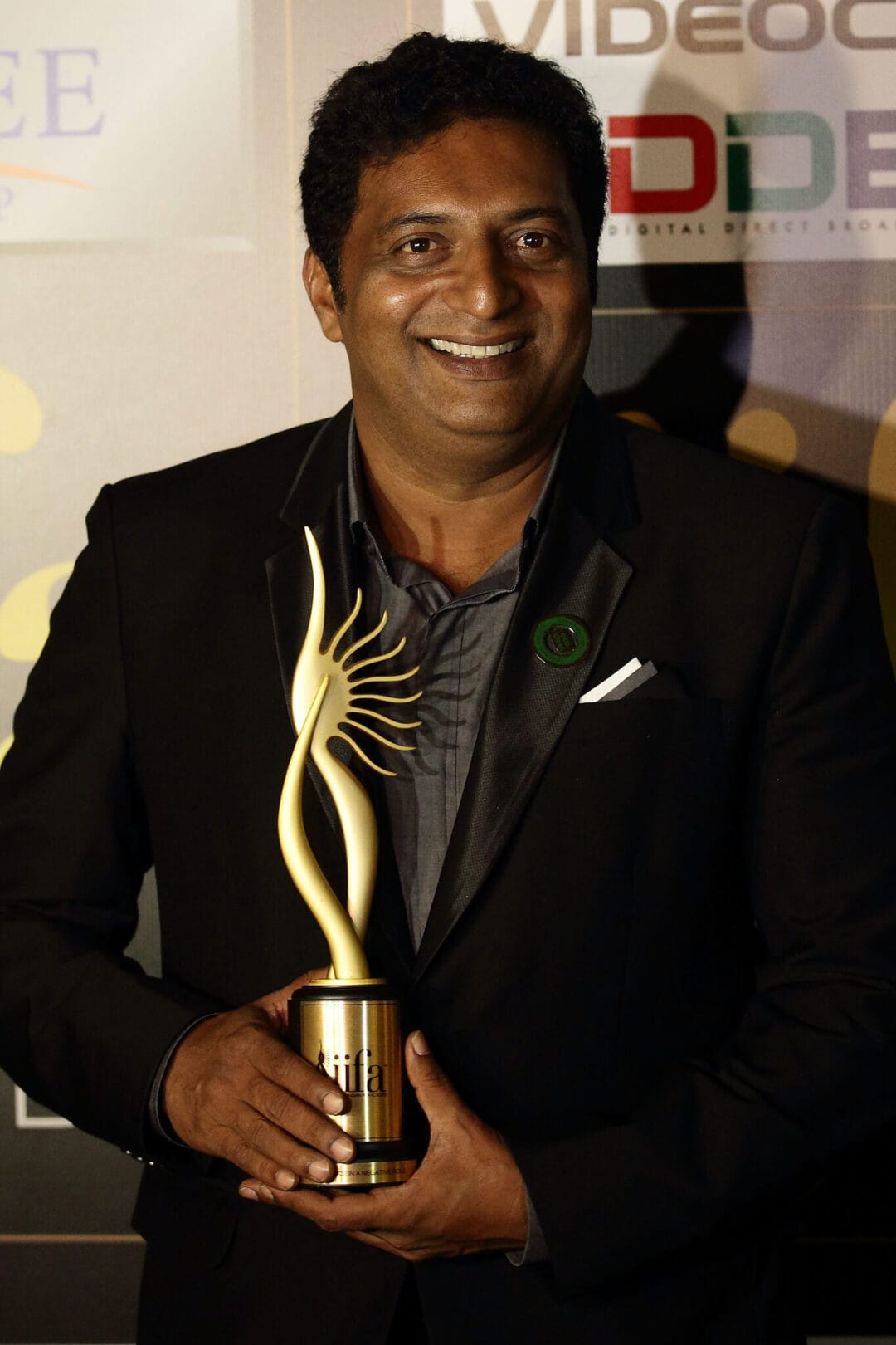 Prakash Raj : Net Worth, Height, Weight, Age, Affairs, Wiki, Facts and Figures 2 Prakash Raj - Rise To Stardom