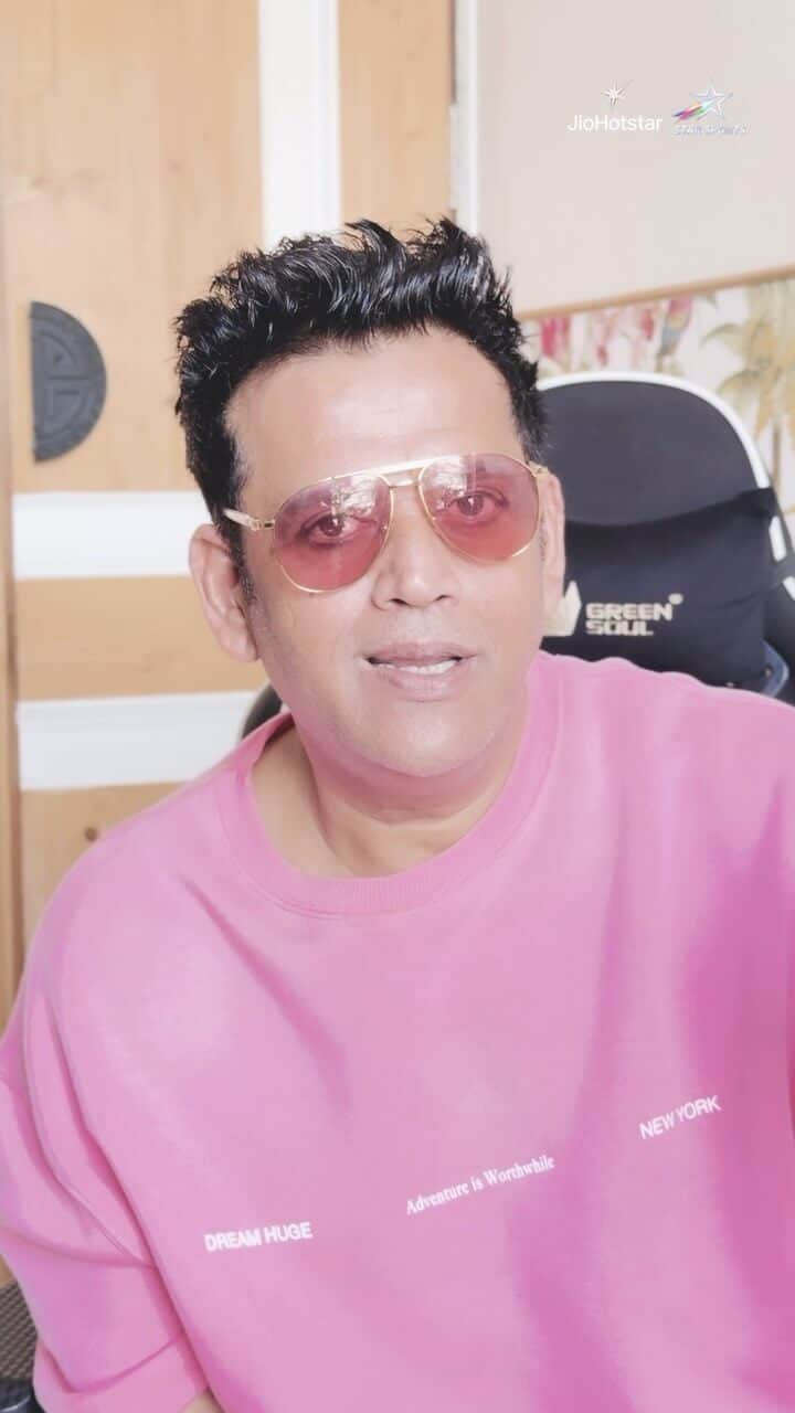 Ravi Kishan : Net Worth, Height, Weight, Age, Affairs, Wiki, Facts and Figures 3 Ravi Kishan - Selfie