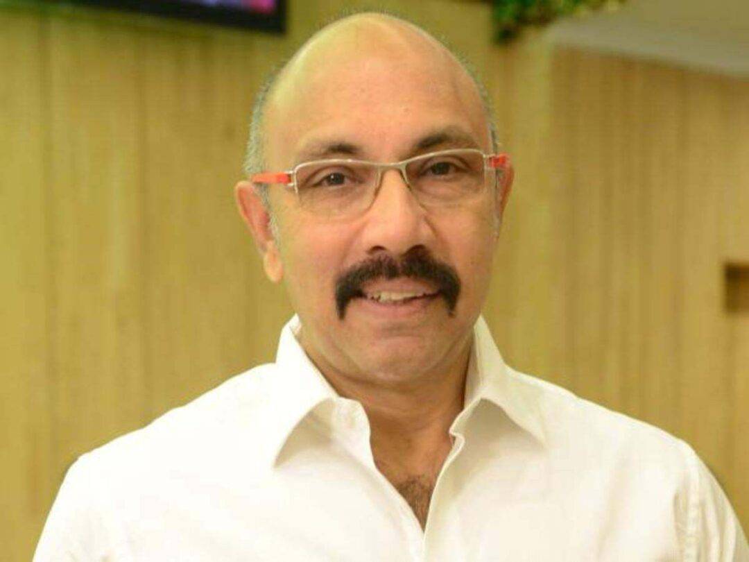 Sathyaraj : Net Worth, Height, Weight, Age, Affairs, Wiki, Facts and Figures 3 Sathyaraj - Selfie