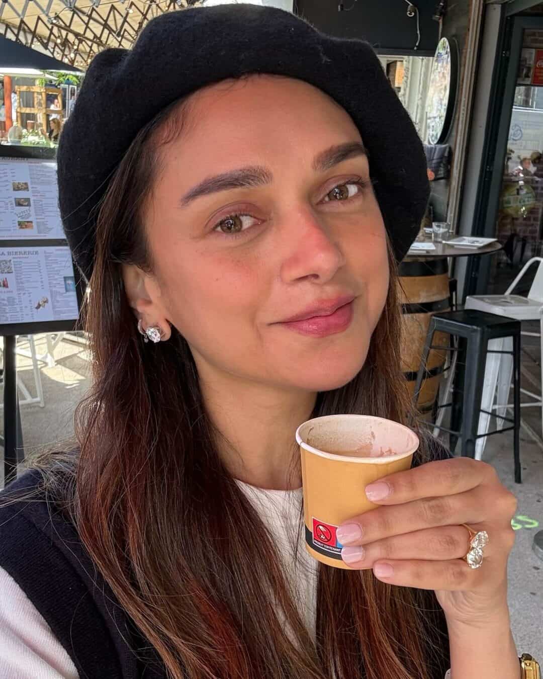 Aditi Rao Hydari : Net Worth, Height, Weight, Age, Affairs, Wiki, Facts and Figures 3 Aditi Rao Hydari - Selfie