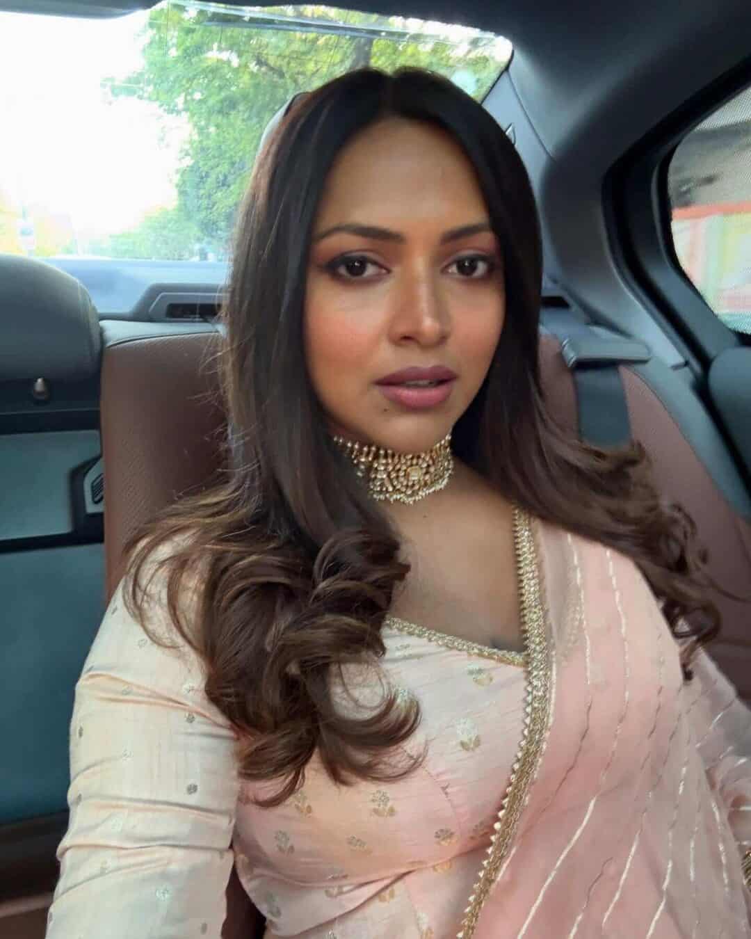 Amala Paul : Net Worth, Height, Weight, Age, Affairs, Wiki, Facts and Figures 3 Amala Paul - Selfie