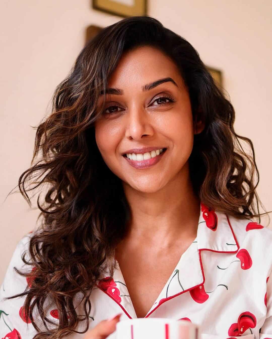 Anupriya Goenka : Net Worth, Height, Weight, Age, Affairs, Wiki, Facts and Figures 3 Anupriya Goenka - Selfie
