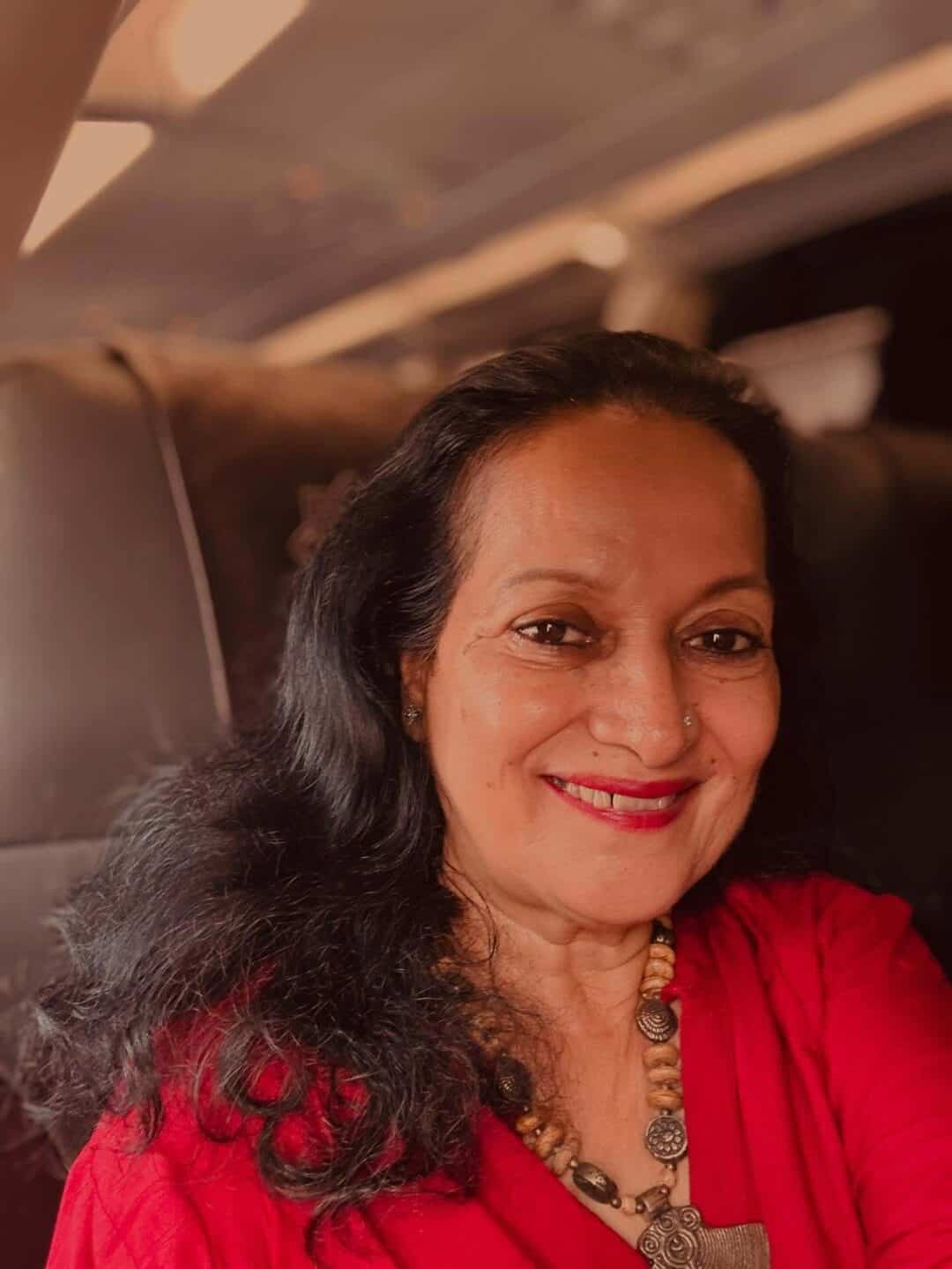 Himani shivpuri : Net Worth, Height, Weight, Age, Affairs, Wiki, Facts and Figures 3 Himani Shivpuri - Selfie