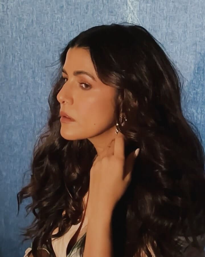 Nimrat kaura : Net Worth, Height, Weight, Age, Affairs, Wiki, Facts and Figures 3 Nimrat Kaura - Selfie