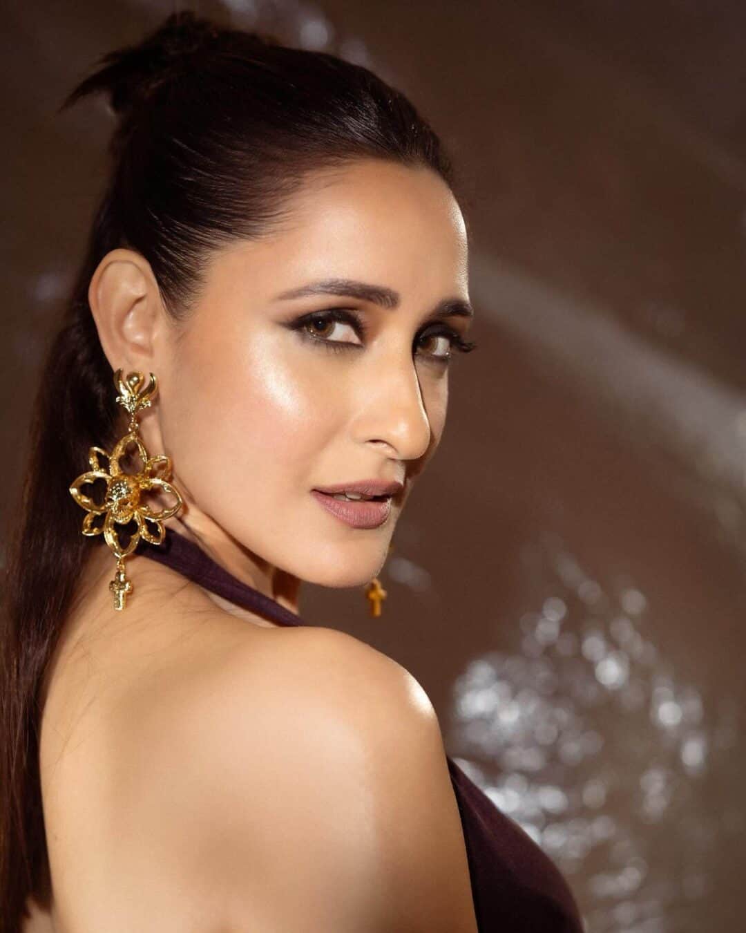 Pragya jaiswal : Net Worth, Height, Weight, Age, Affairs, Wiki, Facts and Figures 3 Pragya Jaiswal - Selfie