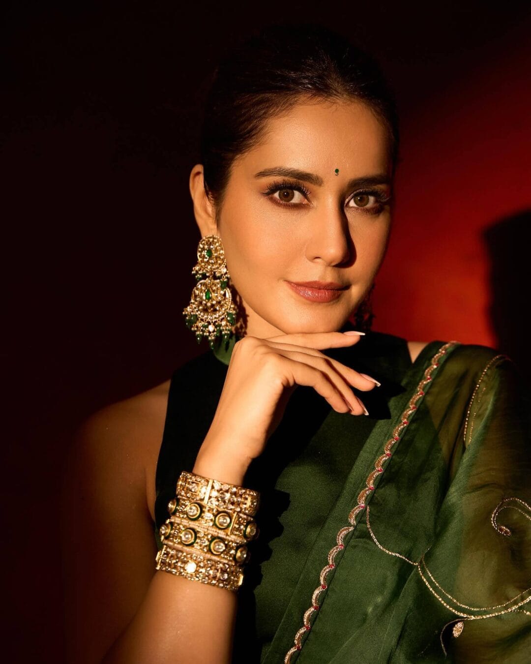 Raashi Khanna : Net Worth, Height, Weight, Age, Affairs, Wiki, Facts and Figures 3 Raashi Khanna - Selfie