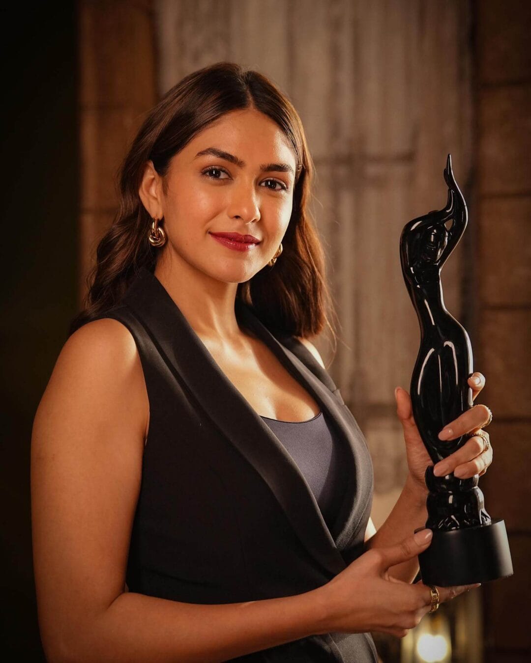 Mrunal Thakur : Net Worth, Height, Weight, Age, Affairs, Wiki, Facts and Figures 7 Mrunal Thakur - Career, Awards