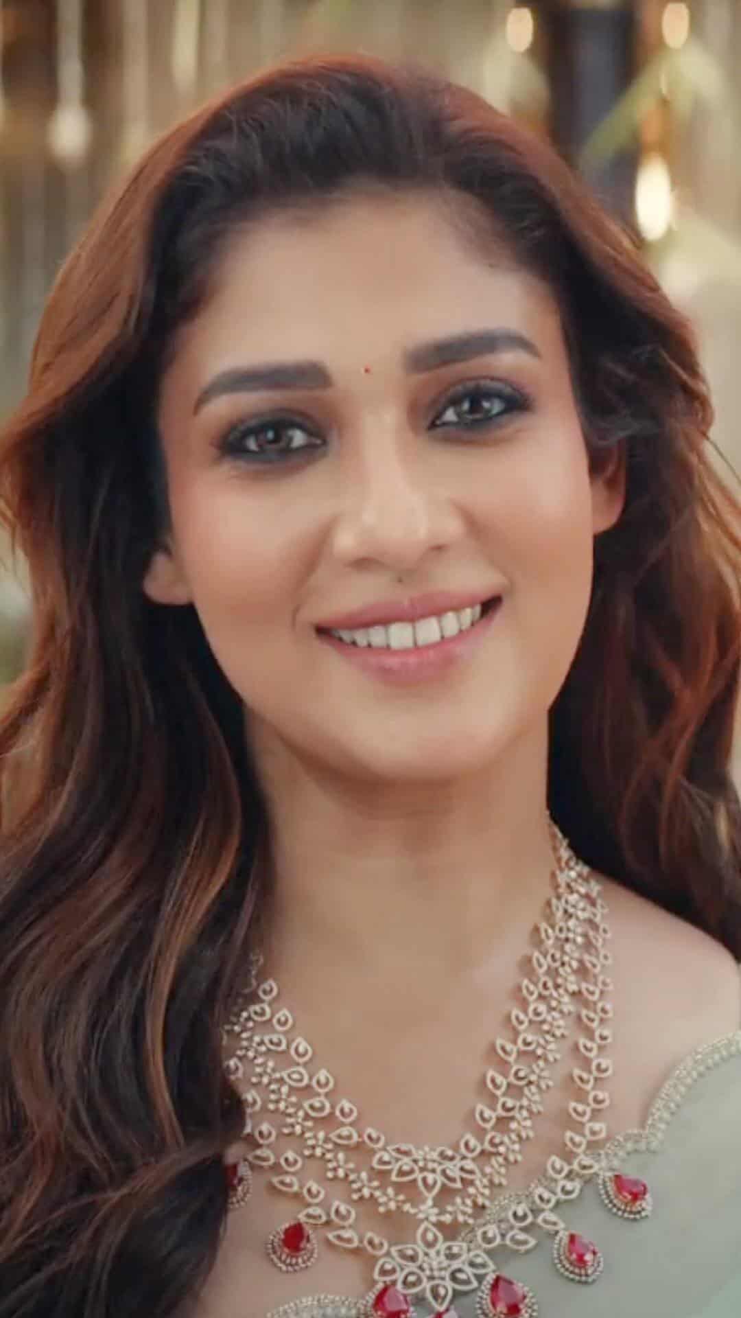 Nayanthara : Net Worth, Height, Weight, Age, Affairs, Wiki, Facts and Figures 4 Nayanthara - Selfie