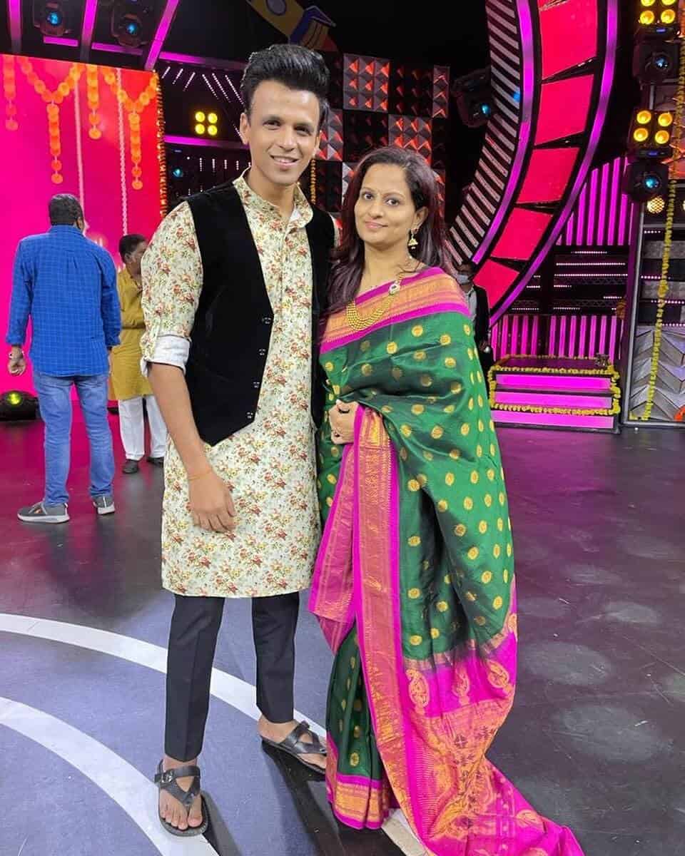 Abhijeet Sawant : Net Worth, Height, Weight, Age, Affairs, Wiki, Facts and Figures 2 Abhijeet Sawant - Family And Relationships