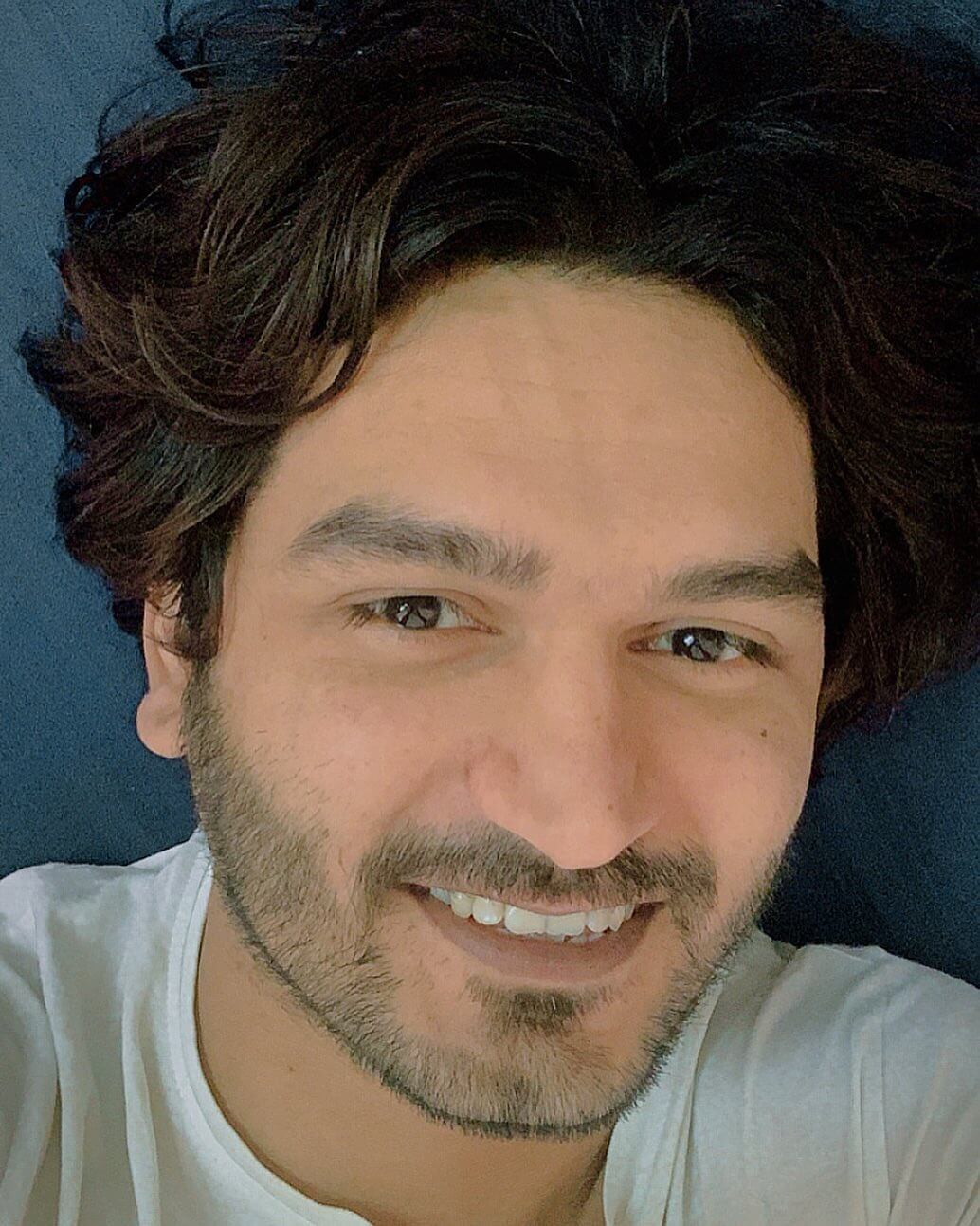 Gajendra Varma : Net Worth, Height, Weight, Age, Affairs, Wiki, Facts and Figures 3 Gajendra Varma - Selfie