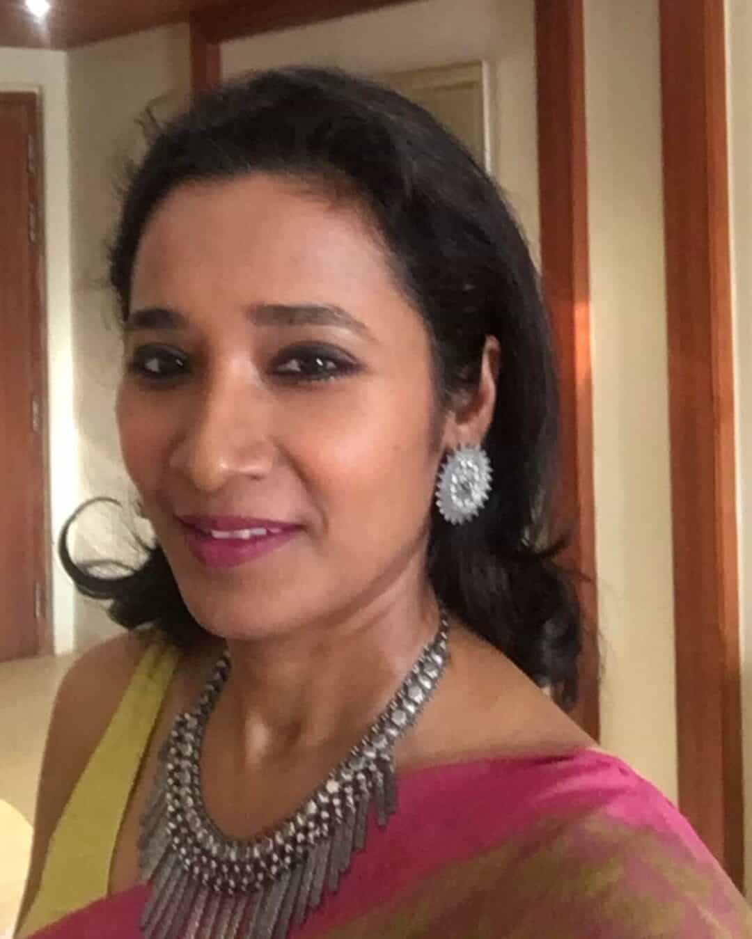 Tannishtha Chattrejee : Net Worth, Height, Weight, Age, Affairs, Wiki, Facts and Figures 3 Tannishtha Chattrejee - Selfie