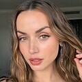 Ana De Armas - Selfie