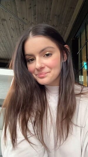 Ariel Winter Selfie