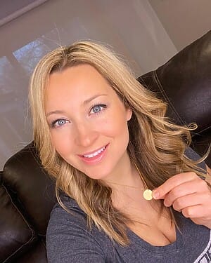 Ashley Leggat Selfie