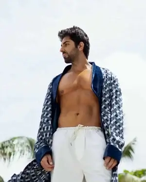 Ayushman Khurana Physical Appearance 1080x1349