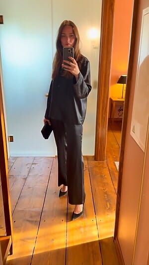 Karmen Pedaru Selfie