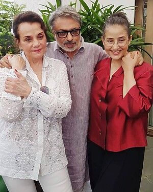 Manisha Koirala Family And Relationships