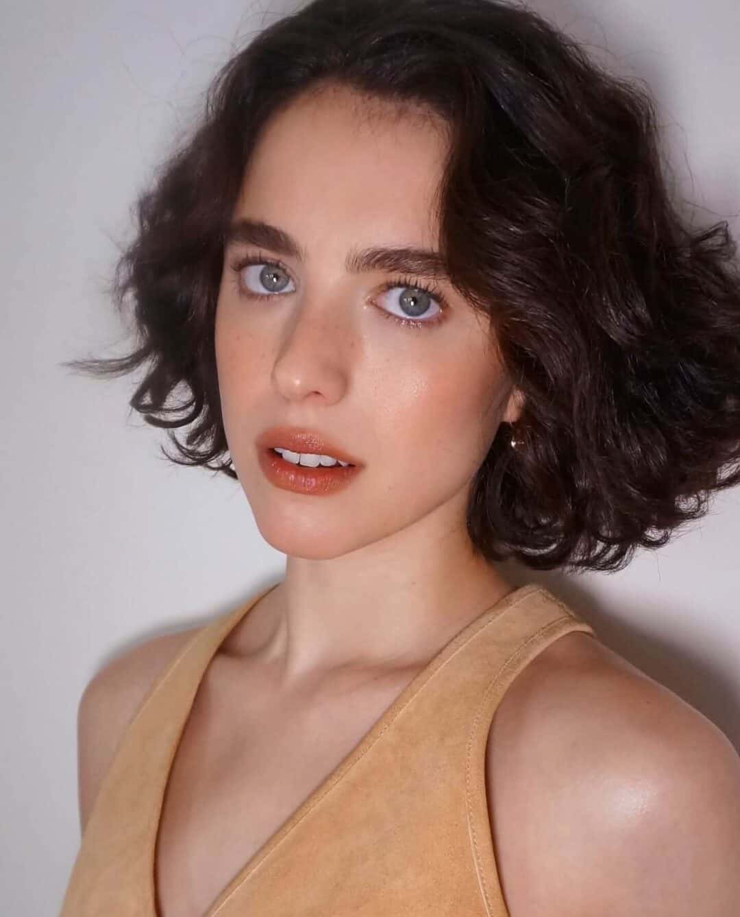 Margaret Qualley : Net Worth, Height, Weight, Age, Affairs, Wiki, Facts and Figures 3 Margaret Qualley - Selfie