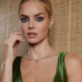 Samara Weaving - Selfie