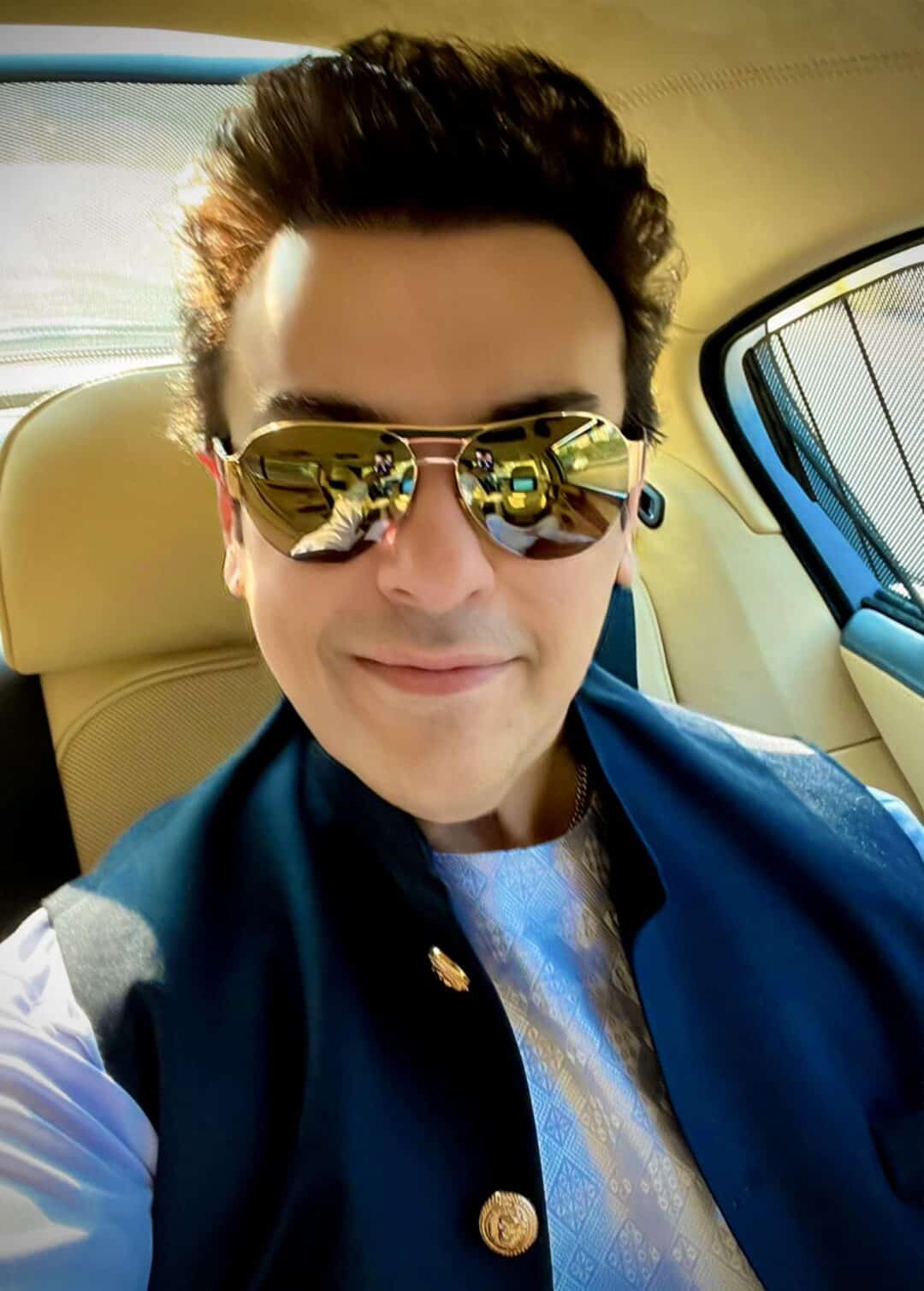 Adnan Sami : Net Worth, Height, Weight, Age, Affairs, Wiki, Facts and Figures 3 Adnan Sami - Selfie