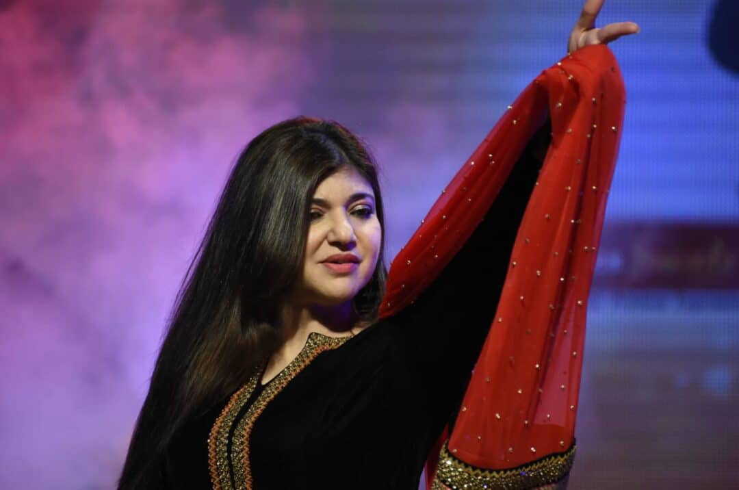 Alka Yagnik : Net Worth, Height, Weight, Age, Affairs, Wiki, Facts and Figures 6 Alka Yagnik - Interesting